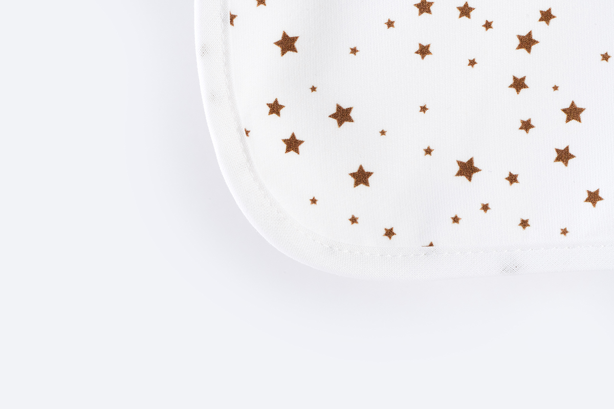 podbradak-nepromocivi-smede-zvjezdice-2